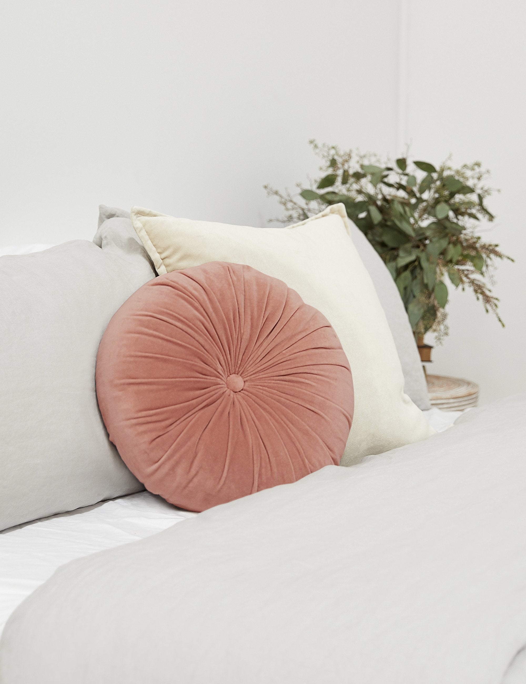 Pink velvet hotsell round pillow